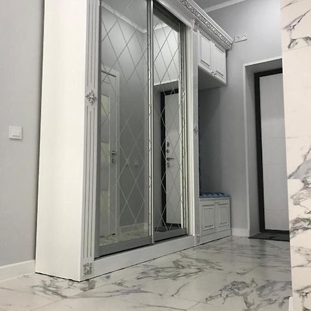 Люкс Апартаменты На Назарбаева อูรัลส์ค ภายนอก รูปภาพ